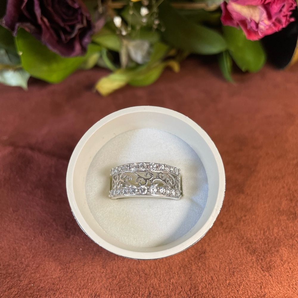 Vintage Wide Silver Ring with 24 cubic zirconia's